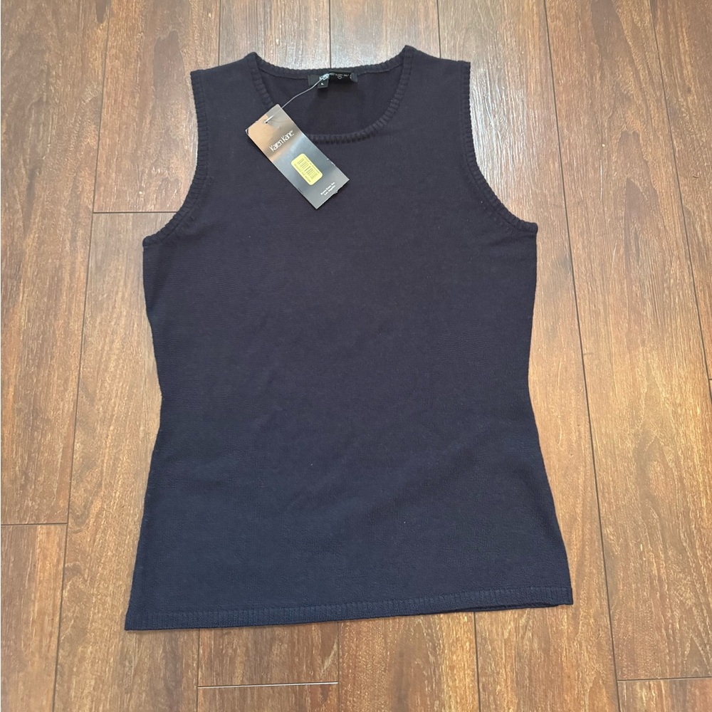 Sleevelesss black sweater